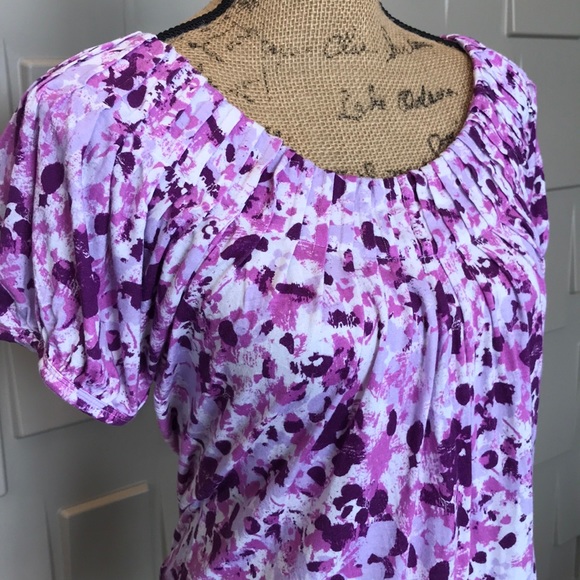 GNW top purple pink white short sleeve pleated round neck Size Medium - Picture 2 of 4